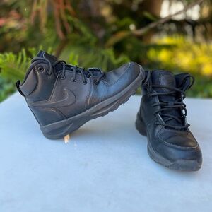 Nike Manoa Triple Black Boys Youth Boys Size: 2Y